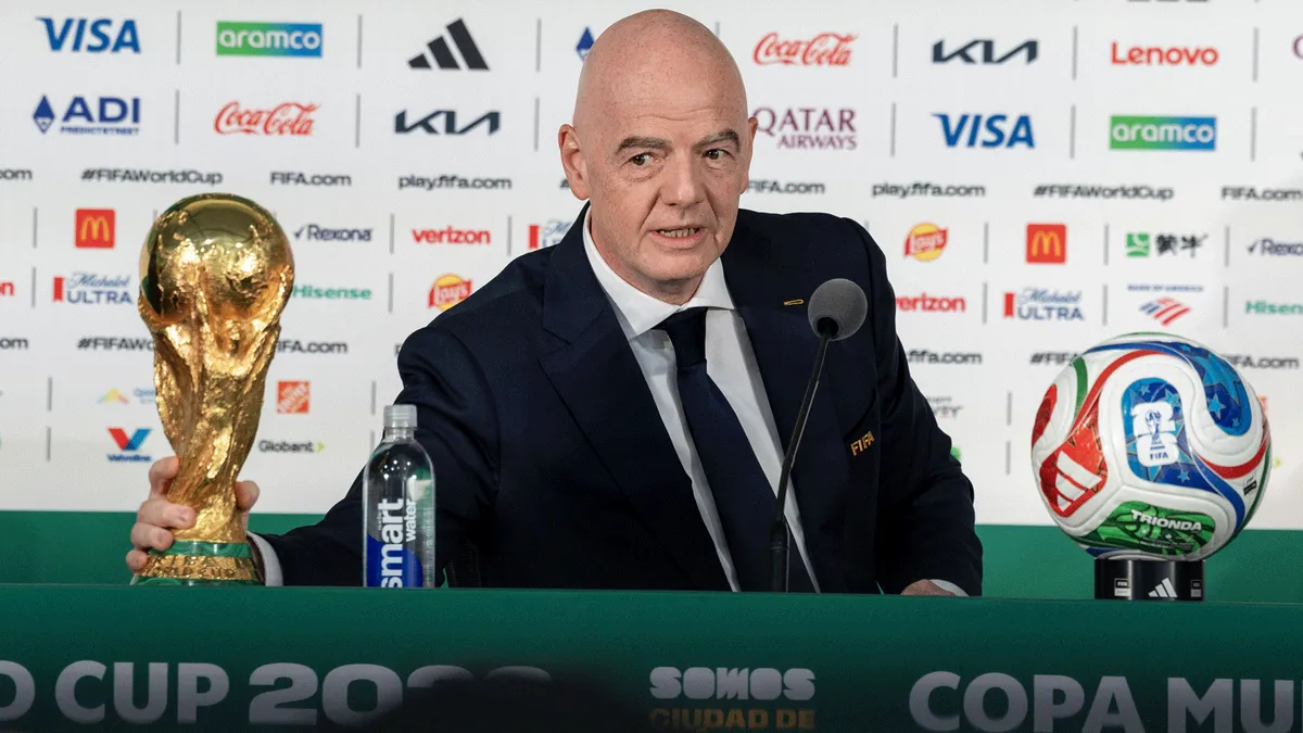 Infantino kusi federacje 40 milionami dolarów za poparcie planu Mundialu