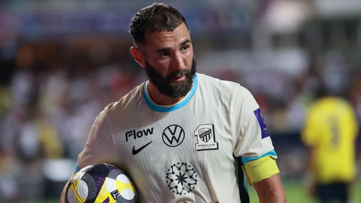 Benzema zmienia barwy w Arabii! Sensacyjny transfer do Al-Hilal po opóźnieniach, Kanté zmierza do Fenerbahce?