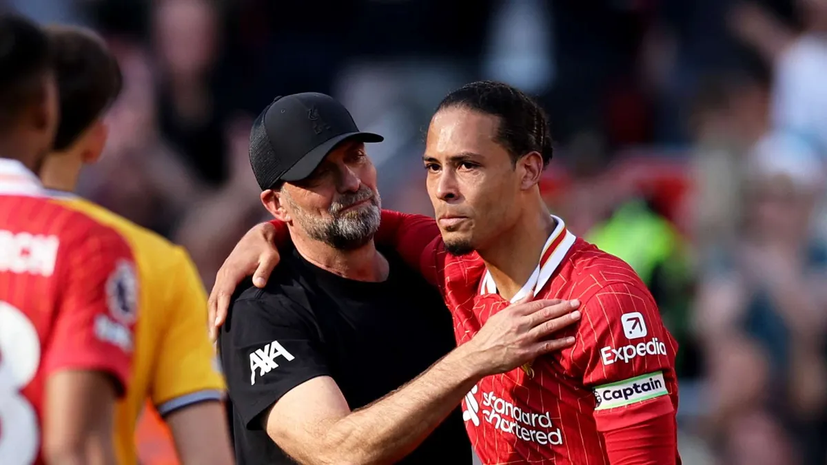 Xavi nie marnuje czasu – od razu kontaktuje się z Van Dijkiem przed starciem z Kloppem