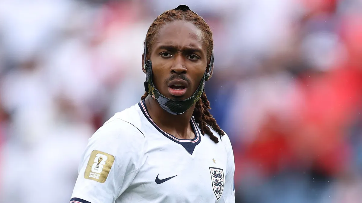 Everton szykuje hit transferowy! Spence może wzmocnić defensywę Moyesa